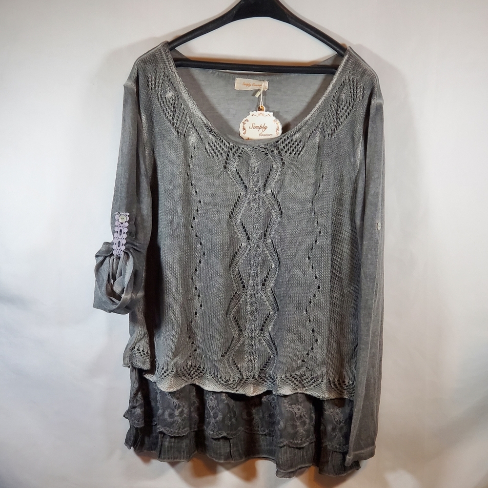 NWT'S Simply Couture Top
